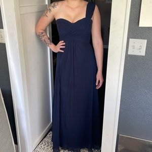 Adriana Papell one shoulder size 6 navy blue floor length gown.